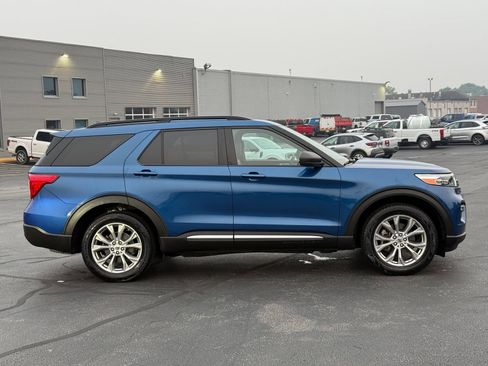 Used 2020 Ford Explorer XLT w/ Equipment Group 202A AWD/4WD image 3