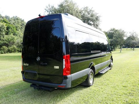 Used 2023 Mercedes-Benz Sprinter 3500 image 3