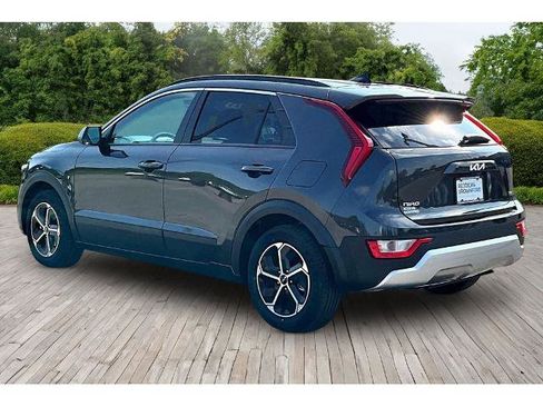 Used 2025 Kia Niro LX FWD image 4