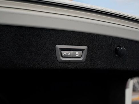 Used 2018 BMW 750i xDrive AWD/4WD image 38