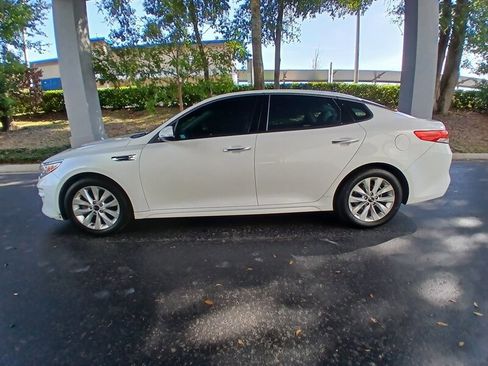 Used 2018 Kia Optima EX w/ Premium Package image 2