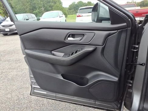 Used 2024 Nissan Rogue SV image 17