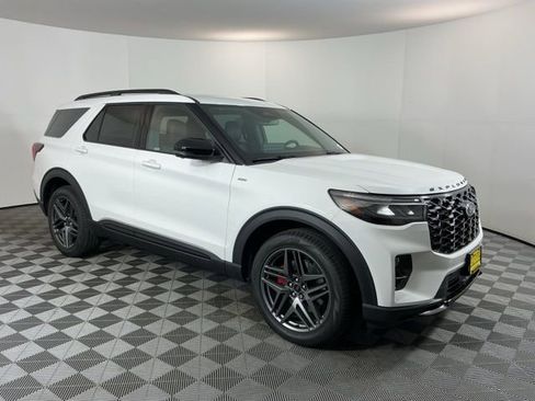 New 2026 Ford Explorer ST-Line w/ ST-Line Street Pack AWD/4WD image 3