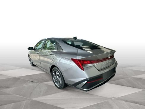 Used 2025 Hyundai Elantra SEL FWD image 6