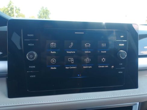 Certified 2025 Volkswagen Taos SE AWD/4WD image 13