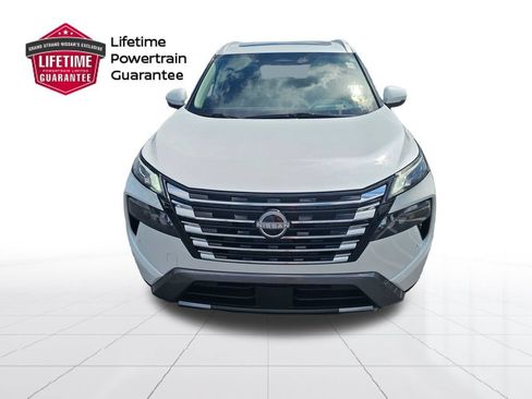 Used 2025 Nissan Rogue SL w/ Tech Package FWD image 4