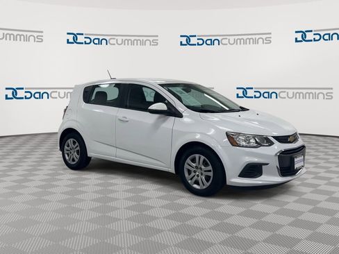 Used 2017 Chevrolet Sonic LT image 2