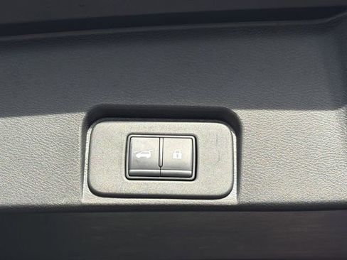 Certified 2025 Nissan Rogue SV image 23