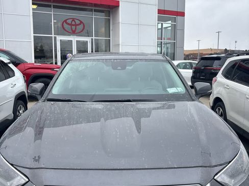 Used 2024 Toyota Highlander LE image 3