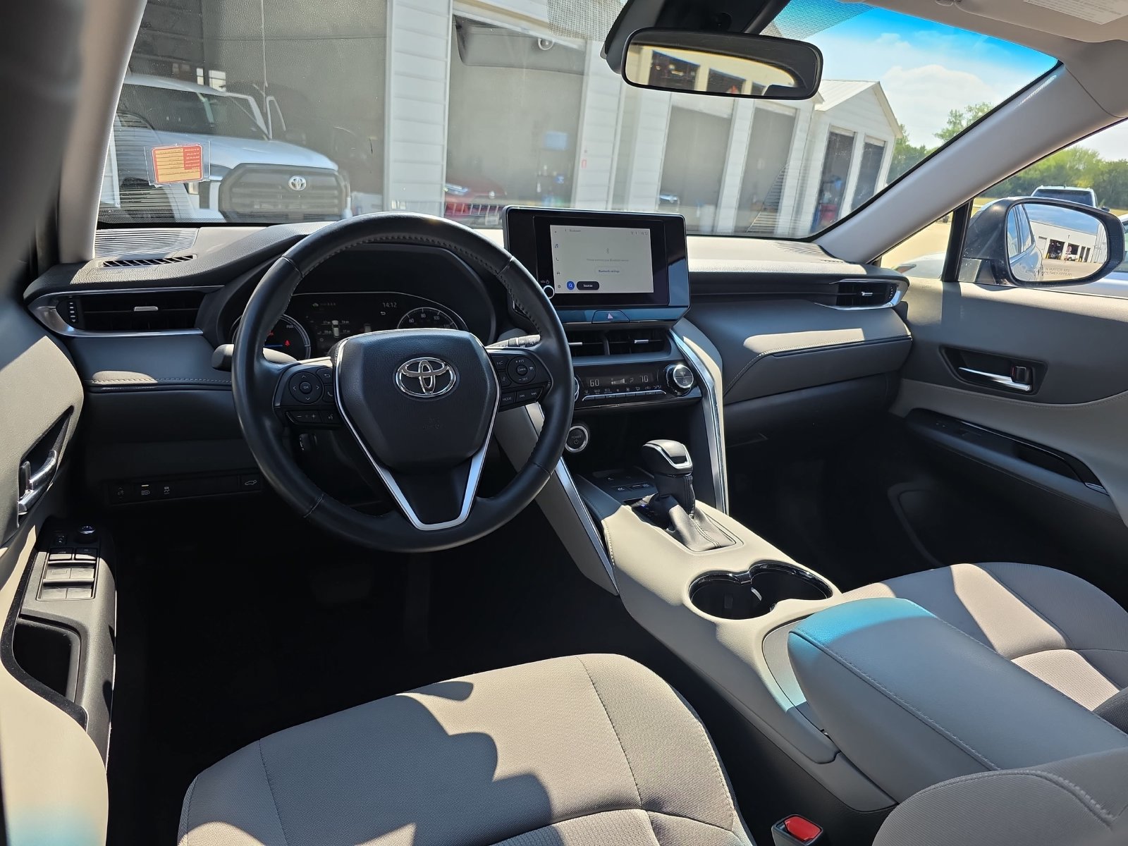 Used 2024 Toyota Venza LE AWD/4WD image 13