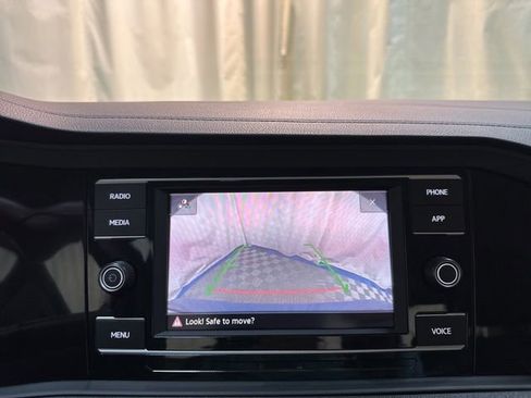 Certified 2022 Volkswagen Jetta SE image 21