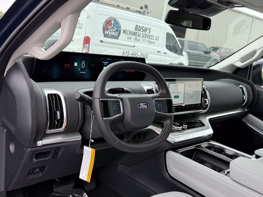 Used 2027 Ford Expedition Platinum RWD image 4