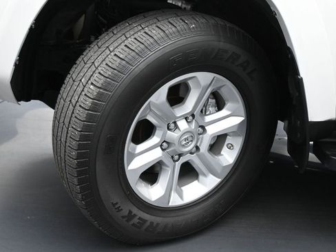 Used 2019 Toyota 4Runner SR5 AWD/4WD image 16