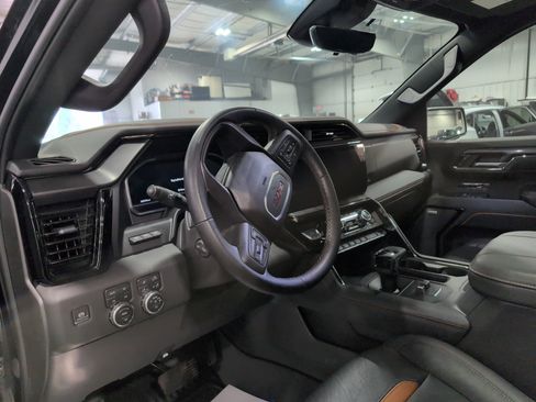 Used 2024 GMC Sierra 1500 AT4 w/ Technology Package image 10