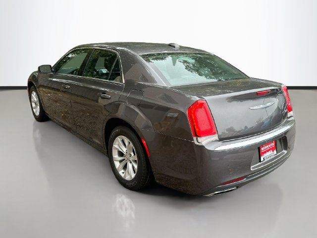Used 2015 Chrysler 300 Limited RWD image 7