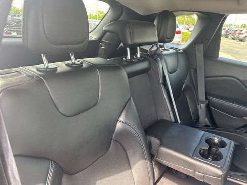 Used 2019 Jeep Cherokee Latitude Plus w/ Comfort/Convenience Group AWD/4WD image 26