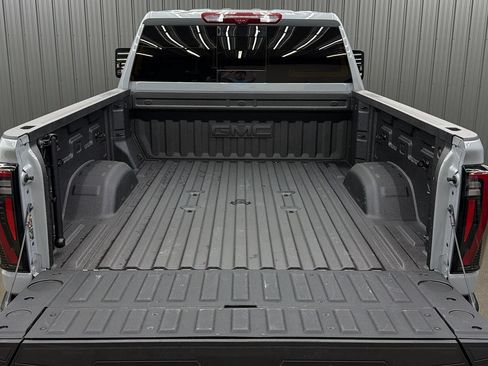 Used 2025 GMC Sierra 2500 AT4X AWD/4WD image 17
