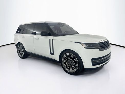 Used 2023 Land Rover Range Rover SE image 3