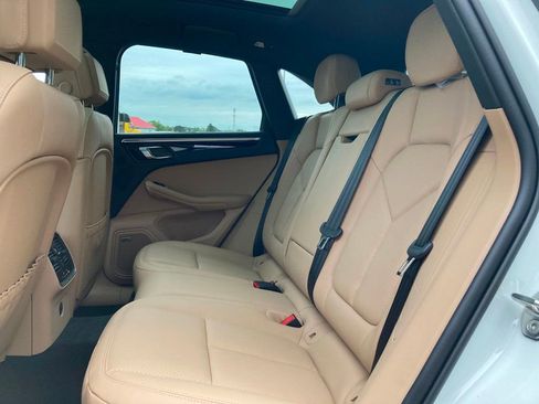 Used 2025 Porsche Macan image 28