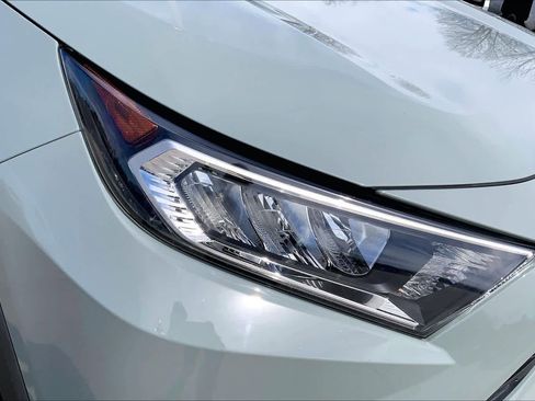 Used 2021 Toyota RAV4 XLE Premium image 27