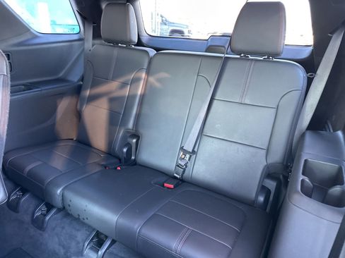 Used 2023 Chevrolet Traverse RS image 15