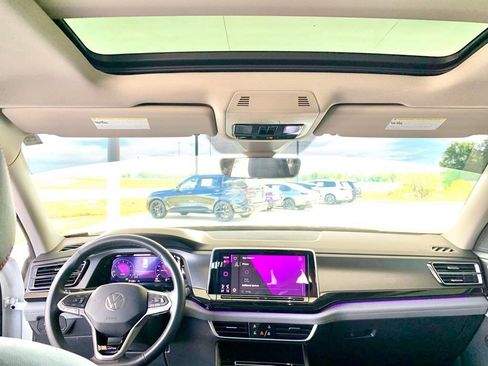 Used 2024 Volkswagen Atlas Peak Edition SE image 18