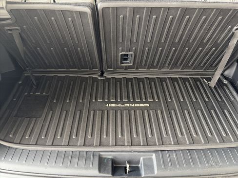 Used 2023 Toyota Highlander L FWD image 7