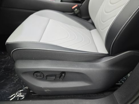 New 2026 Volkswagen Tiguan SE R-Line FWD image 28