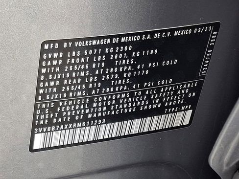 Used 2024 Volkswagen Tiguan SE R-Line AWD/4WD image 27