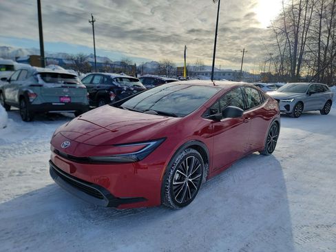 Used 2024 Toyota Prius XLE image 1