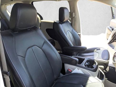 Used 2020 Chrysler Pacifica Limited FWD image 23