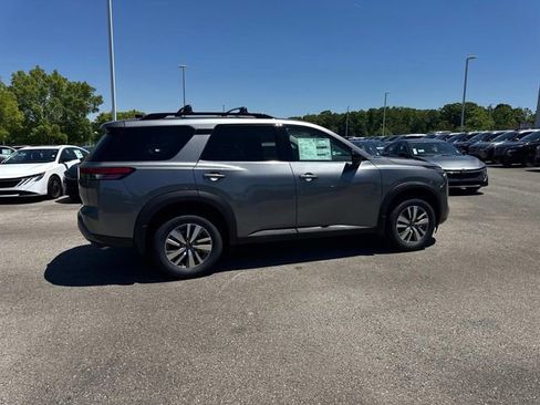 New 2026 Nissan Pathfinder SL AWD/4WD image 3