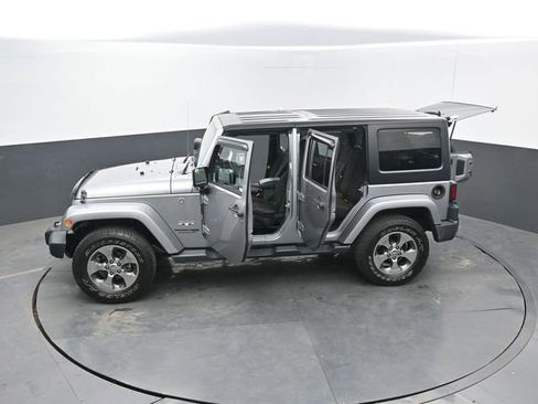 Used 2018 Jeep Wrangler Unlimited Sahara AWD/4WD image 65