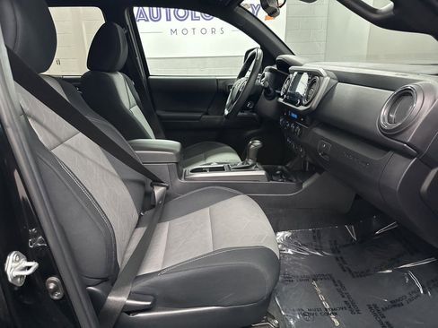 Used 2023 Toyota Tacoma TRD Sport w/ Technology Package image 20