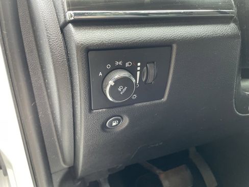 Used 2019 Jeep Grand Cherokee Limited w/ Luxury Group II image 11