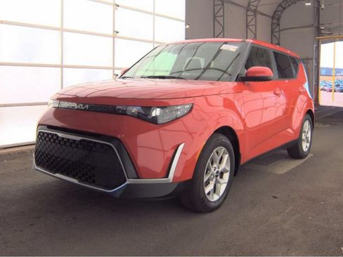 Used 2024 Kia Soul S FWD image 2