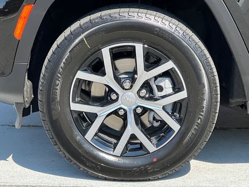 New 2025 Jeep Grand Cherokee Limited image 26