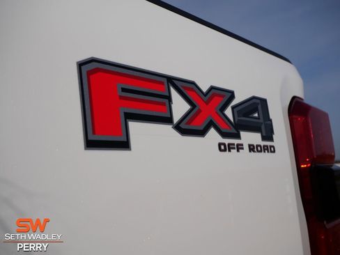 Used 2023 Ford F250 Platinum w/ FX4 Off-Road Package image 11