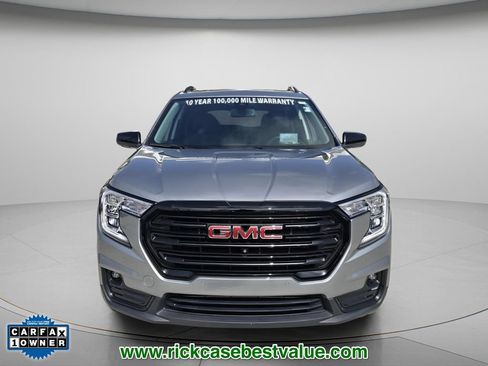 Used 2023 GMC Terrain SLT w/ Tech Package FWD image 4