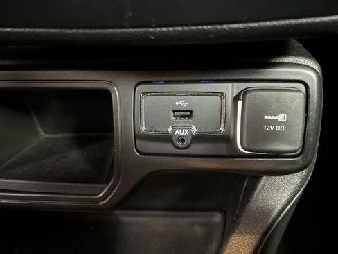 Used 2020 Jeep Renegade Latitude FWD image 34