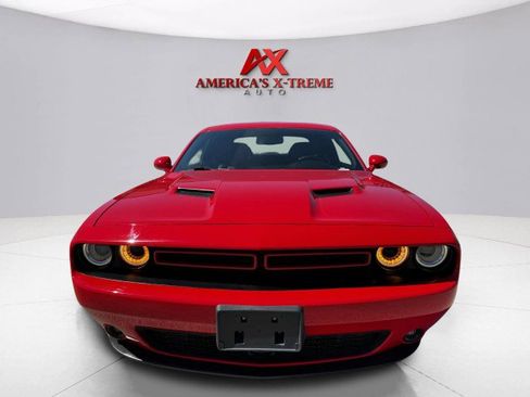 Used 2019 Dodge Challenger SXT w/ Plus Package image 8