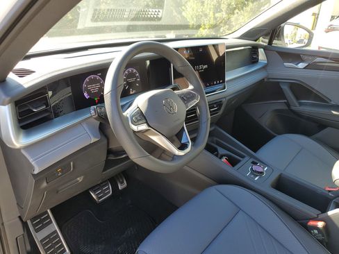 New 2026 Volkswagen Tiguan SE R-Line image 12