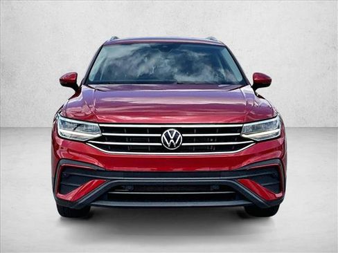 Used 2023 Volkswagen Tiguan SE FWD image 3