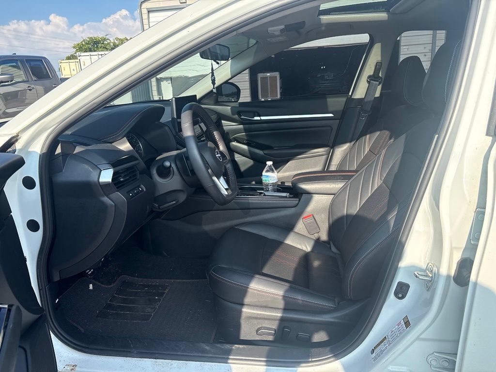 Used 2024 Nissan Altima 2.5 SR w/ SR Premium Package FWD image 17