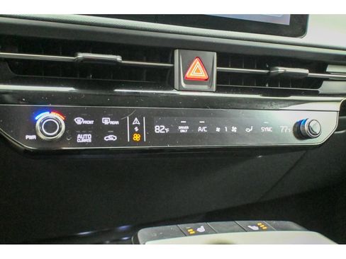 Certified 2025 Kia EV6 Light w/ Light LR Technology Package image 28