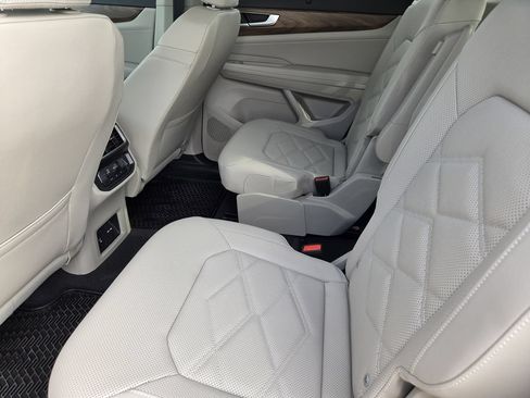 New 2026 Volkswagen Atlas SE FWD image 24