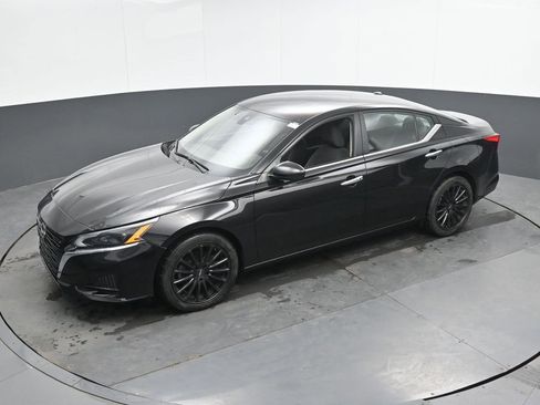 Used 2023 Nissan Altima 2.5 SV FWD image 35