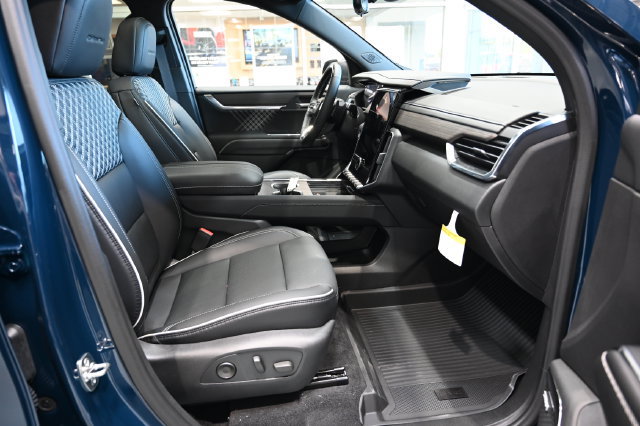 New 2027 GMC Acadia Denali w/ Denali Reserve Package AWD/4WD image 10