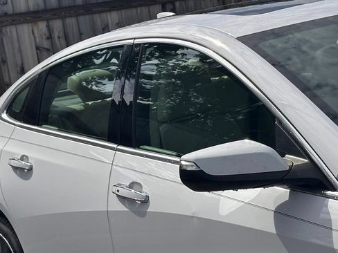 Used 2019 Chevrolet Malibu Premier w/ Sun and Wheel Package FWD image 3