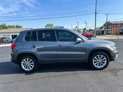 Used 2017 Volkswagen Tiguan Limited w/ Alloy Wheels Package FWD image 9